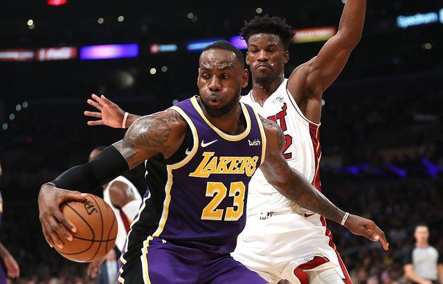  巴特勒关键抢断热火险胜活塞保持季后赛悬念