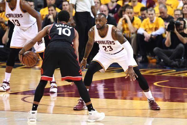 6686- 奥格斯堡定位球防守顽疾依旧，再遭头槌绝杀  